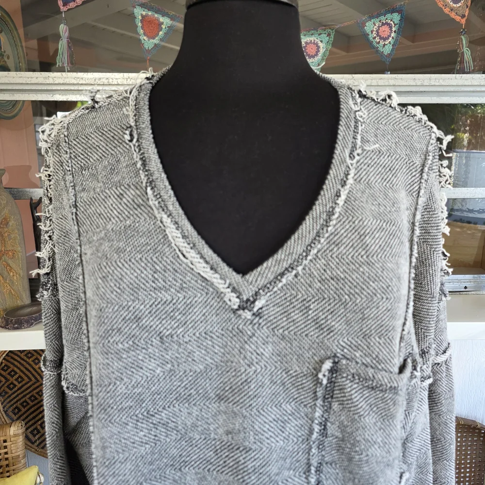 Mustard Seed Gray Distressed V-Neck Sweatshirt Cozy Fringe Pullover - Picture 10 of 13